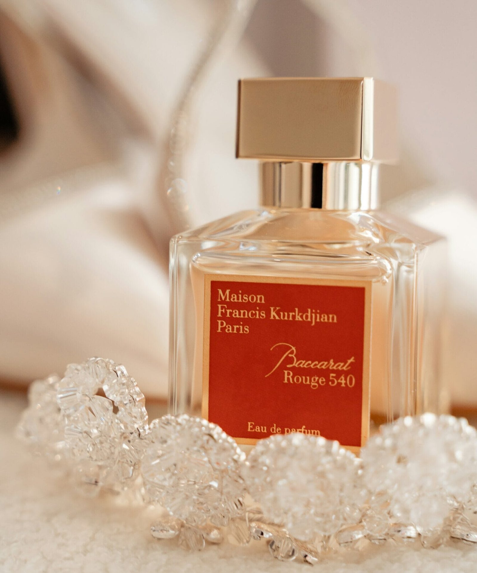 Parfymeflaske med etiketten Maison Francis Kurkdjian Paris Baccarat Rouge 540